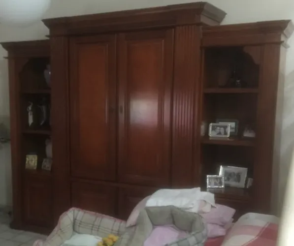 Estante modular acabamento em mogno