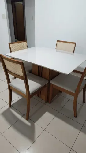 Mesa de Jantar Retangular com 4 cadeiras