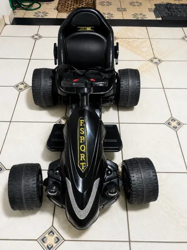 Carrinho elétrico (com defeito)
