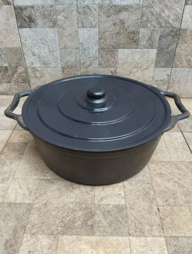 Panela de ferro com tampa