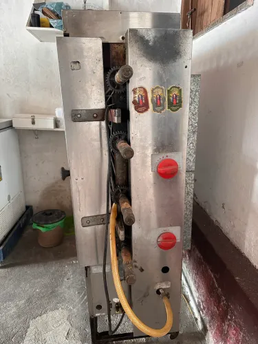 Máquina de galeto/ galeteira