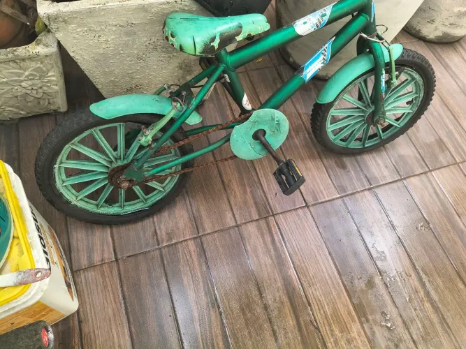 Bicicleta Infantil Verde - Ótima para Reforma (Preço de Desapego!)