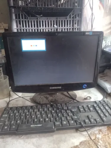 Monitor e teclado 170,00