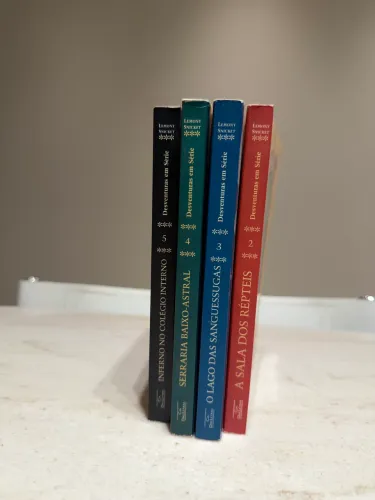 Vendo coleção parcial da série Desventuras em Série, de Lemony Snicket.