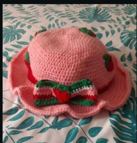 Chapéu de crochê da moranguinho