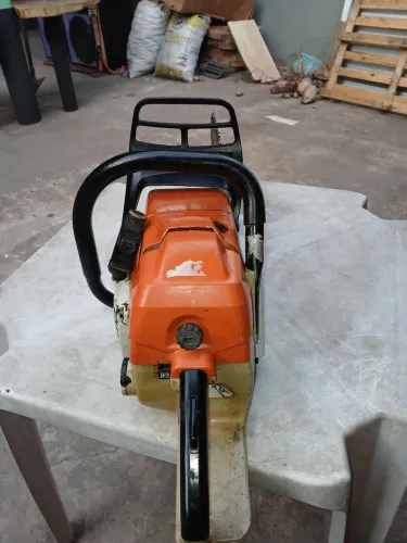 Vende-se uma motoserra 