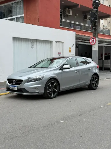 Volvo V40 T-5 R-design 2.0 Aut. 2016