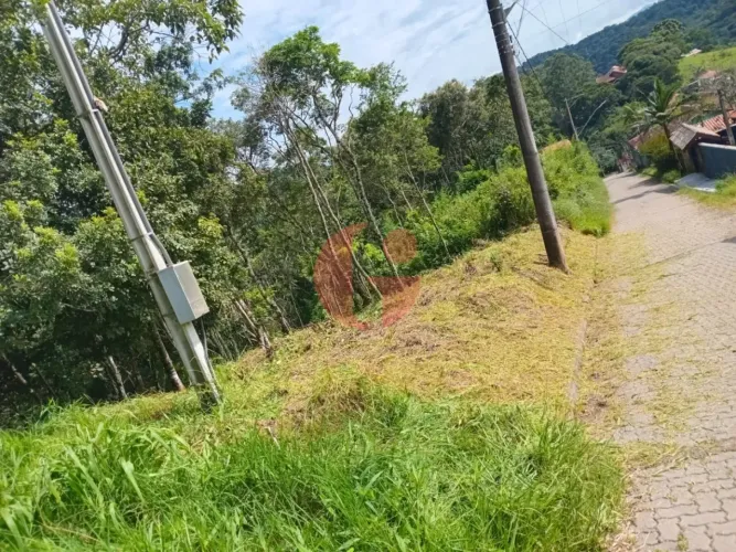 Terreno à venda com 691,92 m² no bairro Cristal- Santo Antônio do Pinhal