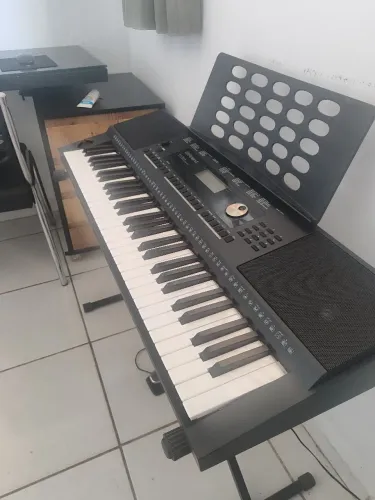 Teclado Roland Arranjador XP-20 - Seminovo