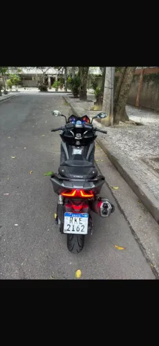 AK 550 com baixo km e impecável