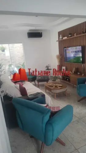 Alugo excelente casa em rua pública no bairro Cidade Nova.