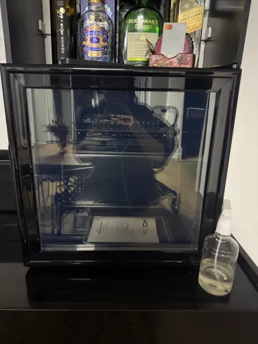 Vendo FRIGOBAR NOVO 