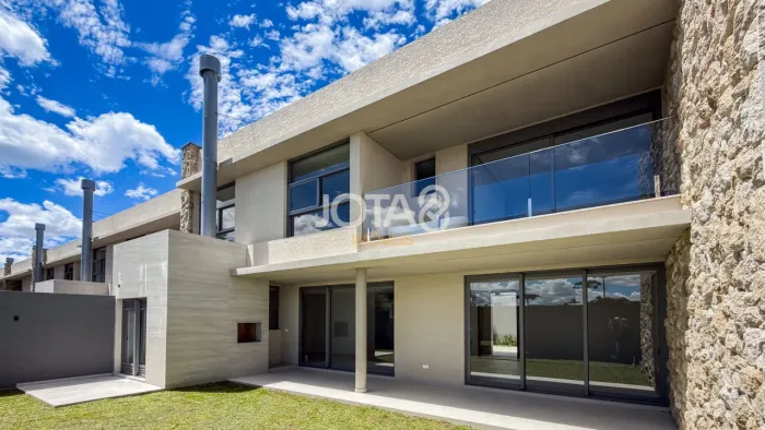 CASAS EM CONDOMÍNIO ESTILO TOWN HOUSE EM SANTA FELICIDADE Casas em condomínio em santa fel