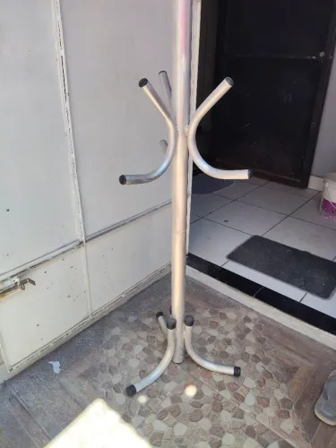 Cabideiro de alumínio
