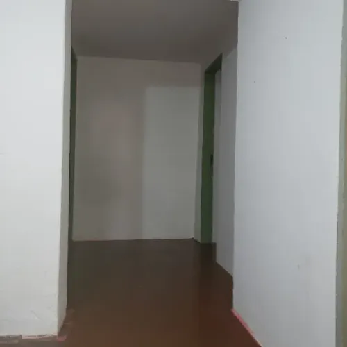 Apto no centro, livre de custos, mobiliado, com cozinha, wc e 2 cômodos $ 1.200,00