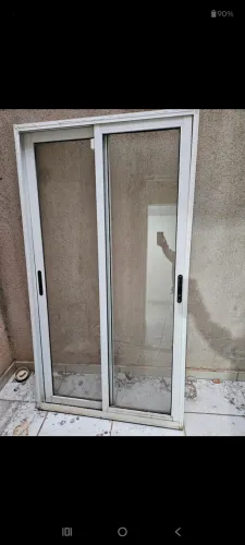 Janela de vidro metálica branca ( Porta / Janela)