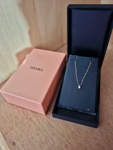 Colar em ouro e pingente diamante