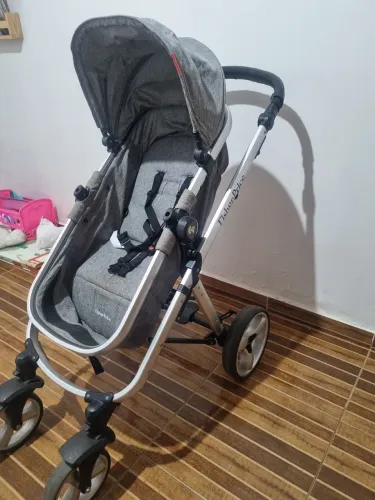 Carrinho completo+ bebê conforto.
