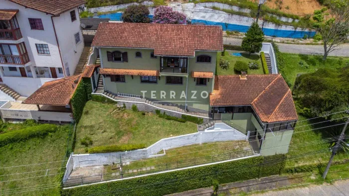 EXCELENTE CASA COM 4 QUARTOS NO PANORAMA - TERESÓPOLIS/RJ - cod 3426