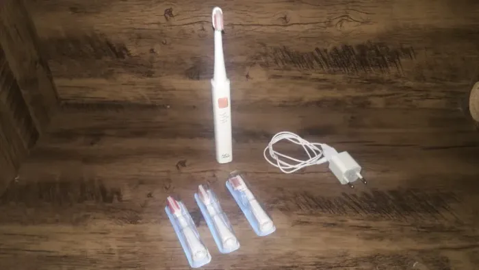 Escova Elétrica com 3 Cabeças Recarregável