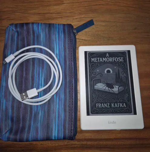 Kindle 8 Geração. Estojo e cabo