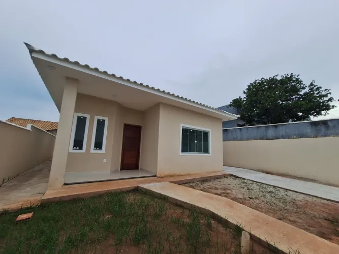 Amparo imovel- Vende 1° locação 3 quartos sendo 1 suíte condomínio Verde Mar - Araruama