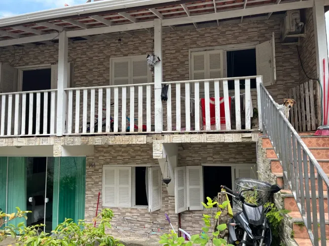 VENDO IMÓVEL COM 2 CASAS EM FLORIANÓPOLIS - AGRONÔMICA / MORRO DA CRUZ