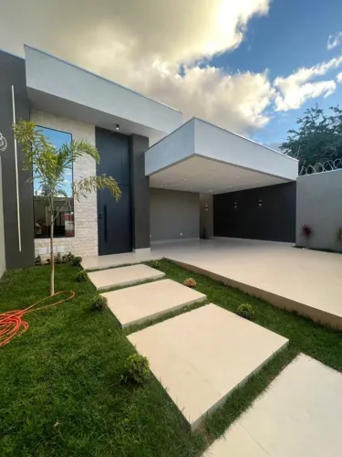 Oportunidade no Ibituruna! Casa à Venda em Bairro Nobre de Montes Claros