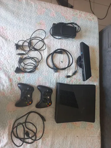 Vendo Xbox 360 Slim 2010 Conservado + Acessórios