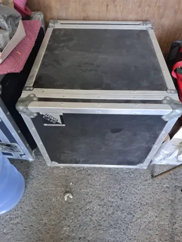 Case  de som metal