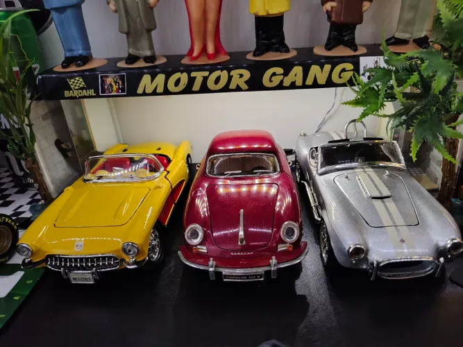 3 miniaturas clássicas.Escala 1:24