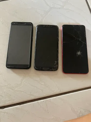 Celular funcionando, pra quem deseja usar ou retira peças 