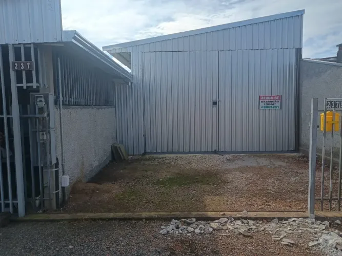 Aluga-se Barracão no Sítio Cercado
