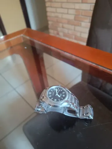 Relógio de pulso solar semi novo em excelente estado