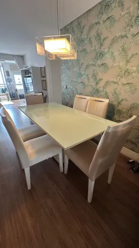 Mesa de jantar 180cm X 90cm em Laca branca e vidro com 6 cadeiras