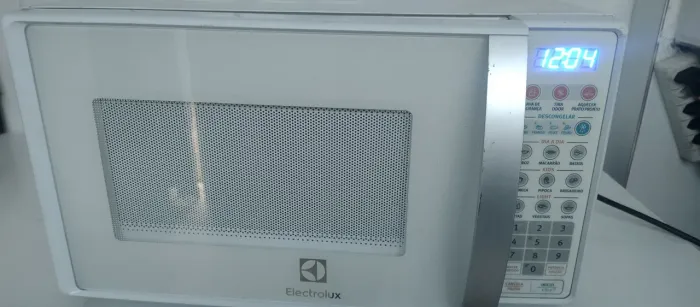 Microondas 20 litros . 220 volts em ótimo estado
