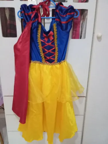 Fantasia branca de neve e leoa