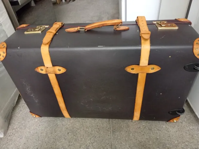 Mala em couro importada Canadá