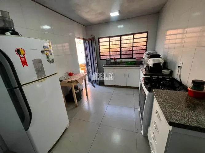 Casa com 2 Quarto(s) e 2 banheiro(s) para Alugar, 10 m² por R$ 990 / Mês