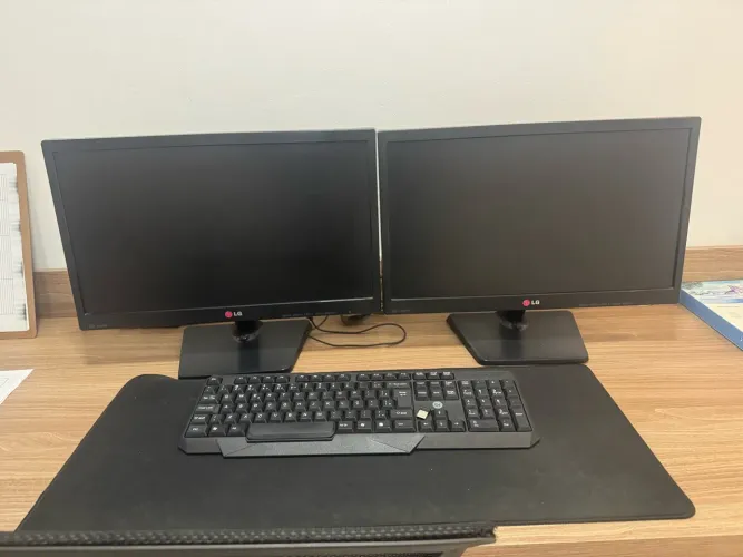 Vendo 2 monitores de computador por 350,00