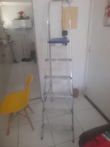 Vendo Excelente Escada de Alumínio toda Reforçada, Espetáculo quem ver compra!!!