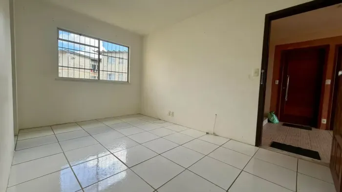 Apartamento a venda de 2/4 com dependência no Cond. Morada do Campo II na São Rafael - Sal