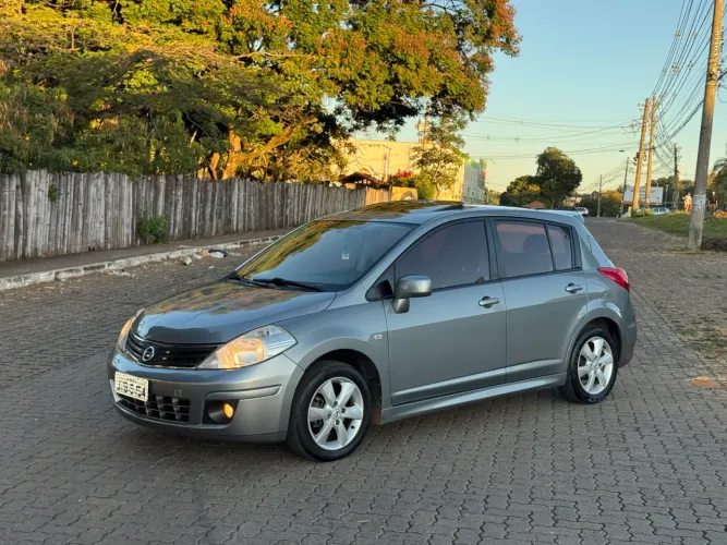 Nissan Tiida SL 1.8/1.8 Flex 16V Mec. 2012
