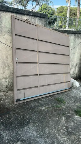 2 portões 2,40x230 com motores e suporte