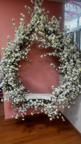 Balanço de flores artificiais 