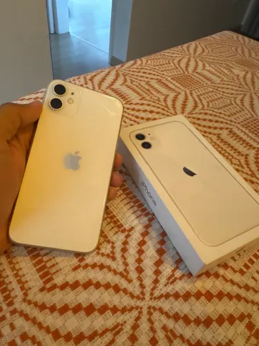 iPhone 11 Branco - 64 Gb