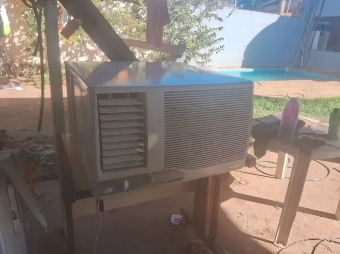 Vendo ar 10000 btus top bem conservado. Gelando muito duas funções de velocidade