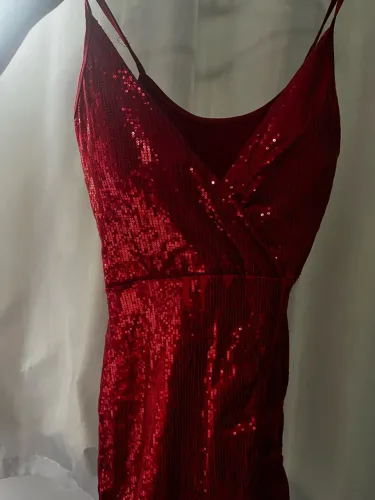 Vestido paetê Hallowen decotado capetinha 