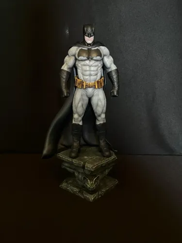BATMAN ? ESTÁTUA COLECIONÁVEL COM PINTURA ARTÍSTICA