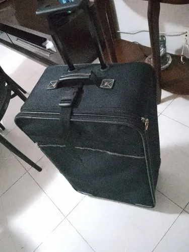 Mala preta de viagem com rodinhas